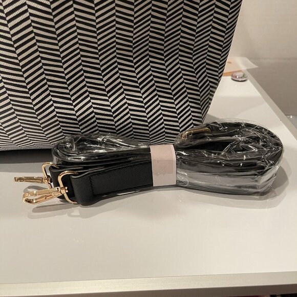 NWT Trina Turk Large Shoulder Tote Bag Black/White W/detachable Strap POOL BEACH - Picture 6 of 16